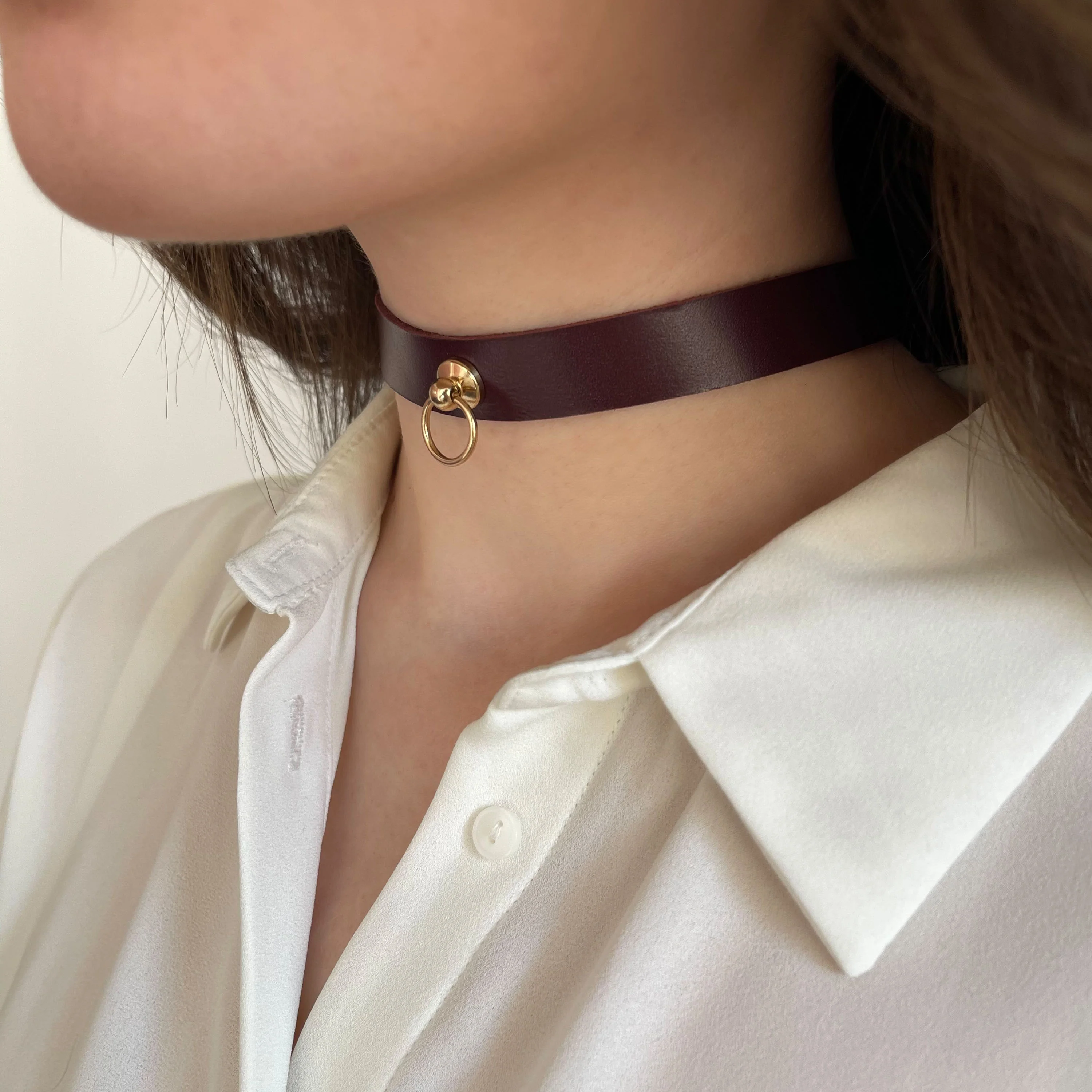 Everyday Leather Choker with Small Center Ring - Image 4