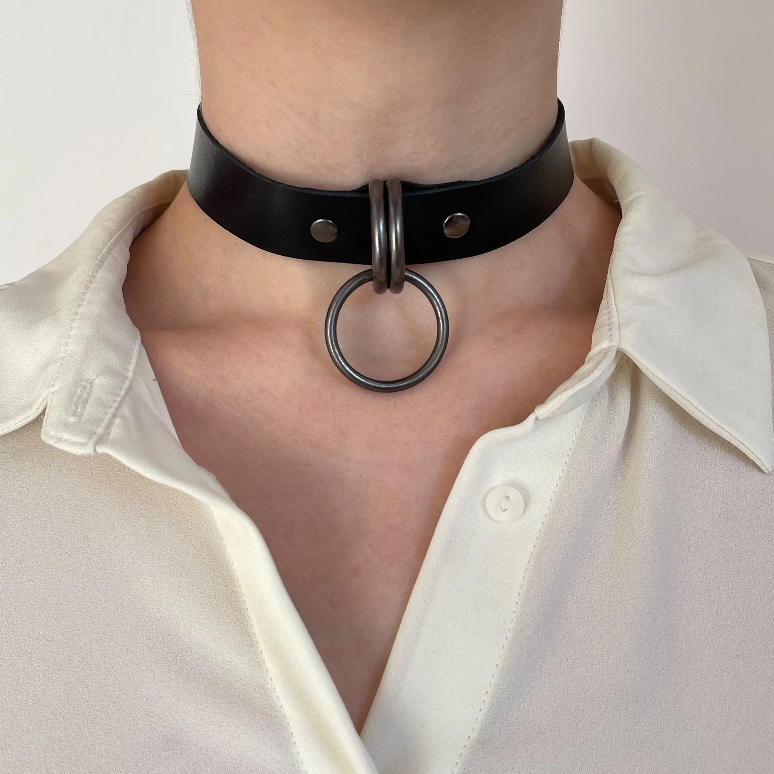 Leather Choker with Double D-Rings and O-Ring - Image 2